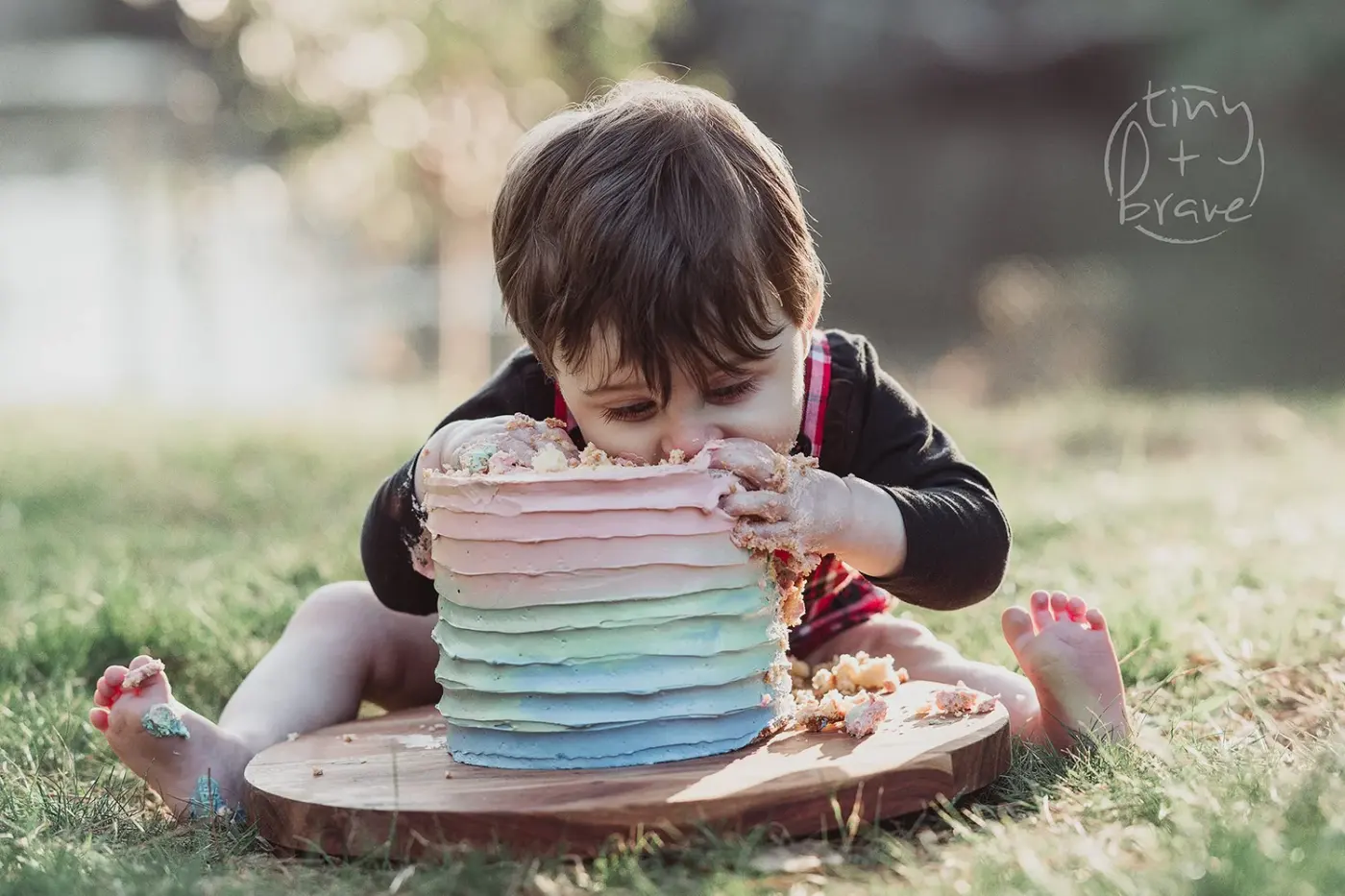 Cake smash photograph by Tiny and Brave