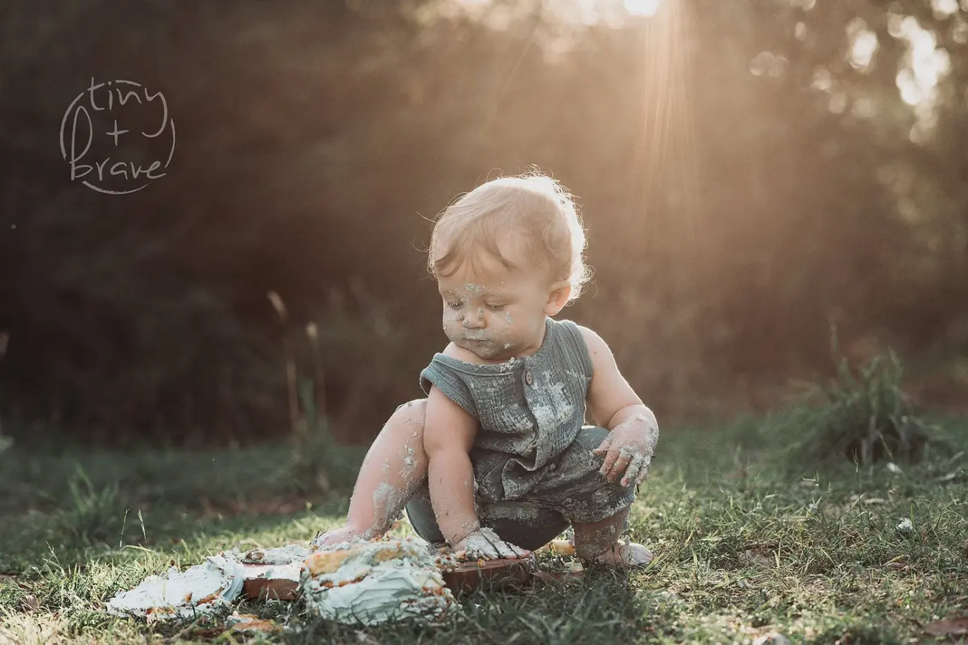 Cake smash photograph by Tiny and Brave