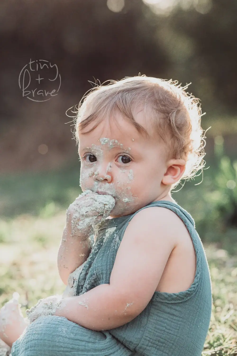 Cake smash photograph by Tiny and Brave